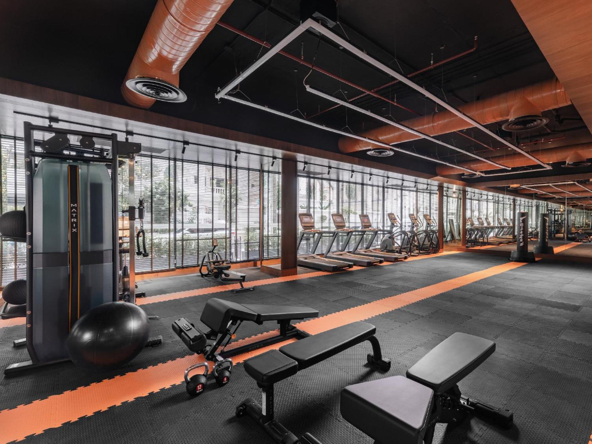 Nysa Hotel Bangkok Sukhumvit 11 エクステリア 写真 The gym at the hotel