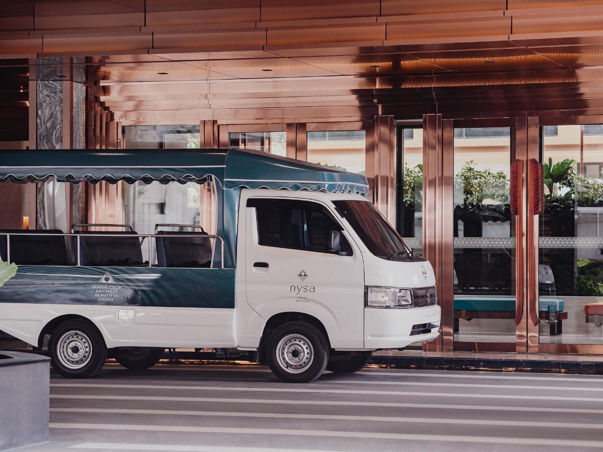 Nysa Hotel Bangkok Sukhumvit 11 エクステリア 写真 Daihatsu Mira