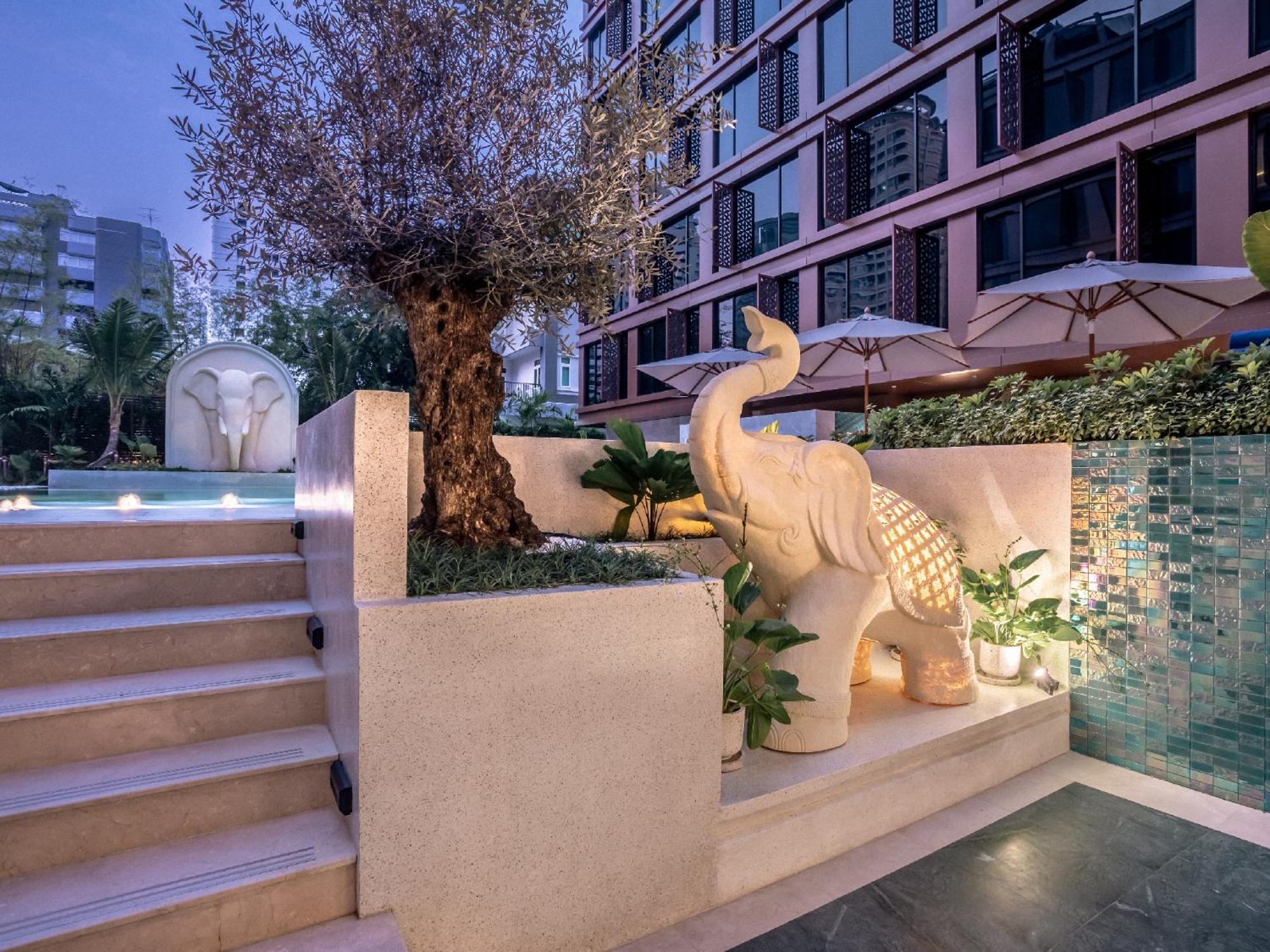 Nysa Hotel Bangkok Sukhumvit 11 エクステリア 写真 The hotel's pool