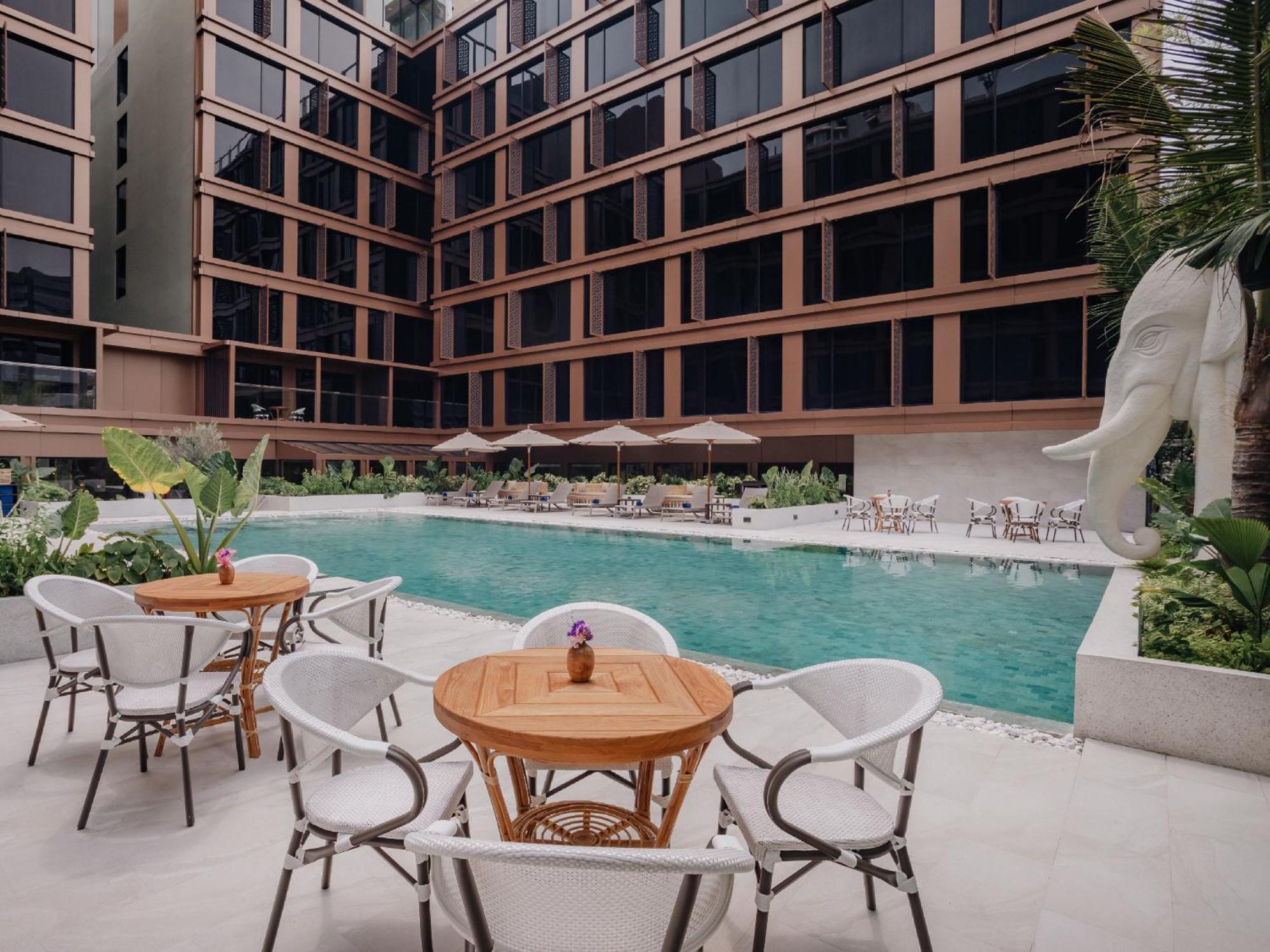Nysa Hotel Bangkok Sukhumvit 11 エクステリア 写真 The swimming pool at the hotel