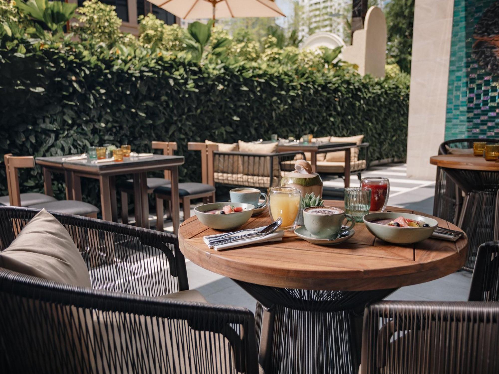Nysa Hotel Bangkok Sukhumvit 11 エクステリア 写真 The Terrace at The Standard East Village