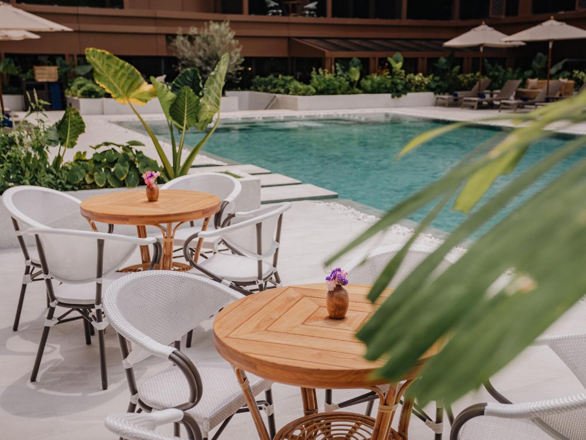 Nysa Hotel Bangkok Sukhumvit 11 エクステリア 写真 The pool at the hotel
