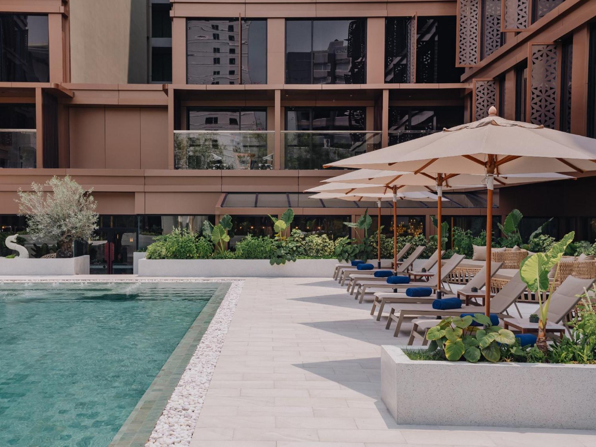 Nysa Hotel Bangkok Sukhumvit 11 エクステリア 写真 The pool at the hotel