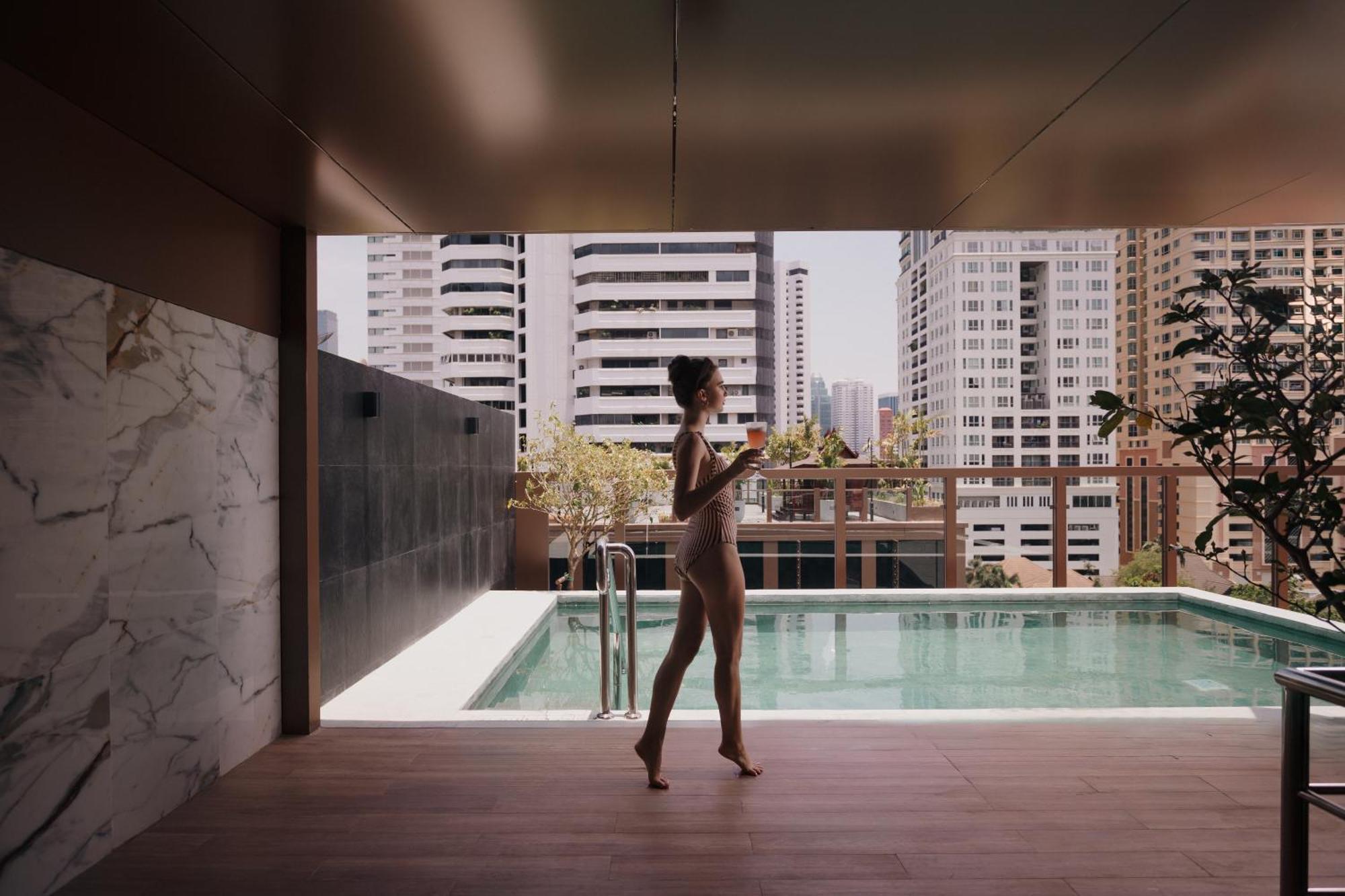 Nysa Hotel Bangkok Sukhumvit 11 エクステリア 写真 The rooftop pool at The Standard, Bangkok Sukhumvit