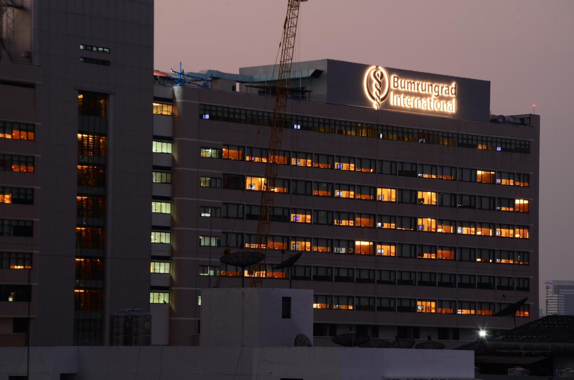 Nysa Hotel Bangkok Sukhumvit 11 エクステリア 写真 Bumrungrad International Hospital