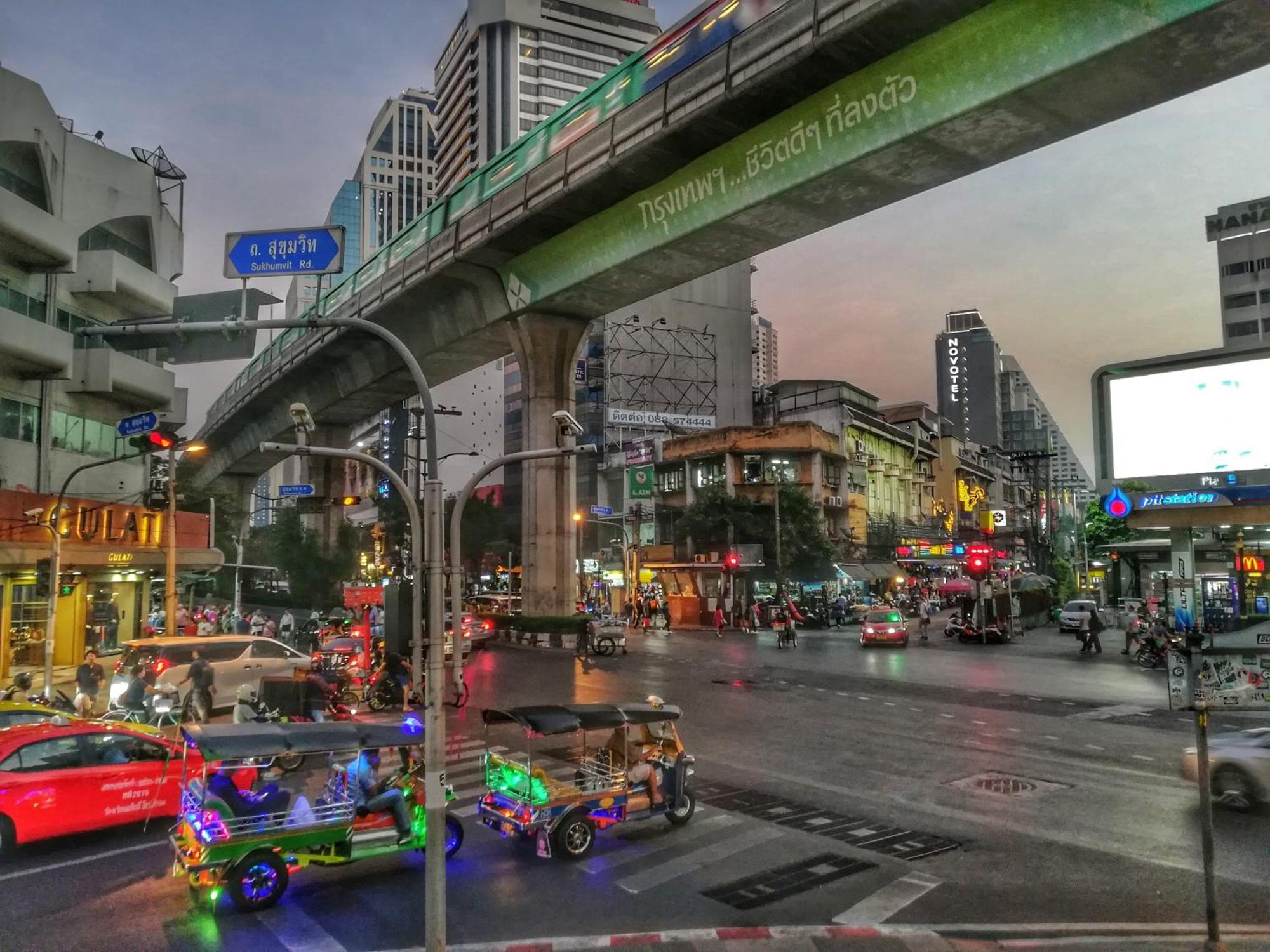 Nysa Hotel Bangkok Sukhumvit 11 エクステリア 写真 The station in 2019